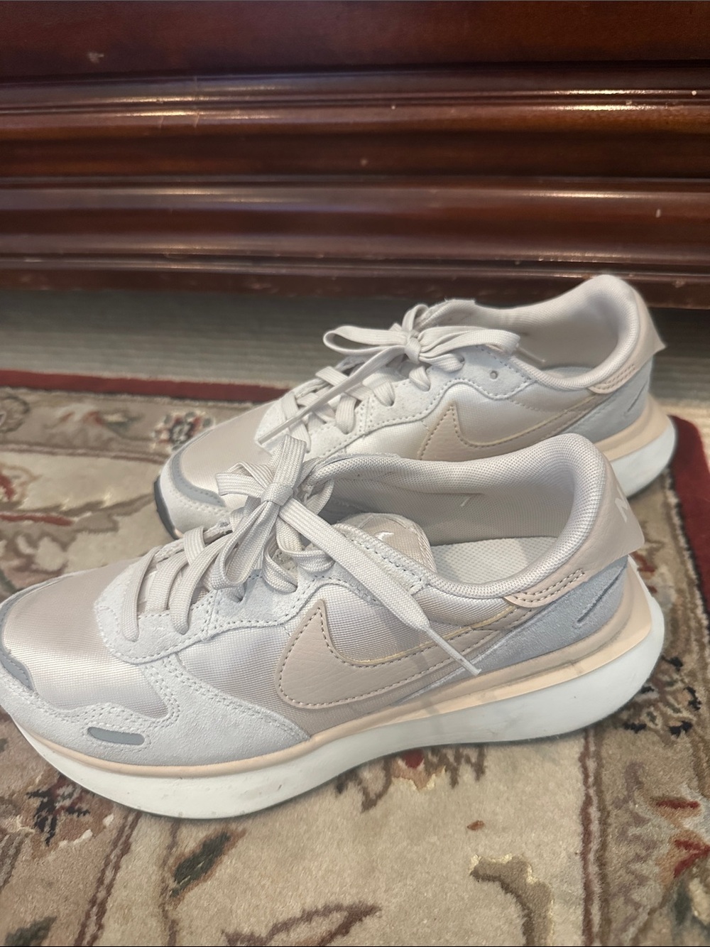 Nike Women's Pale Beige and Light Gray Mesh Suede Sneakers 7.5
